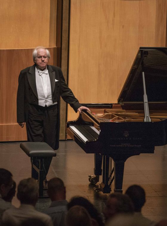 Grigory Sokolov piano player Grosses Festspielhaus concert Salzburger Festspiele