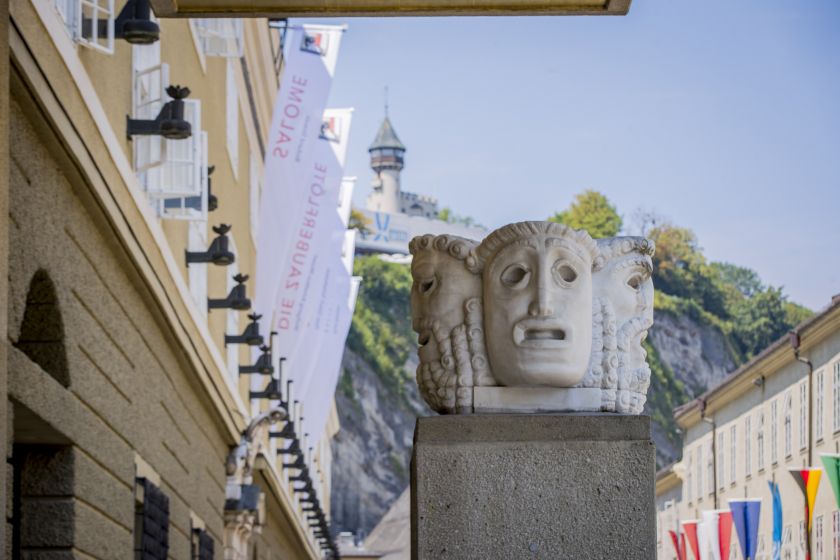 Salzburger Festspiele Hofstallgasse Maskensäule