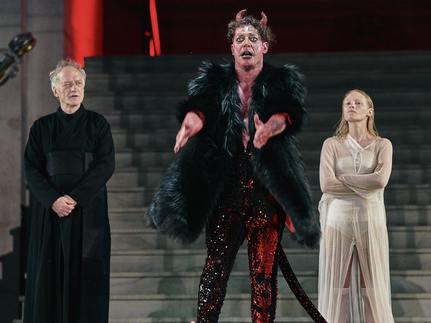 Falk Rockstroh Gregor Bloéb Mavie Hörbiger Jedermann Salzburger Festspiele 2019