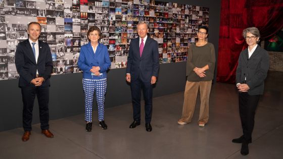 Bürgermeister-Stv. Stadt Salzburg Bernhard Auinger, Festspielpräsidentin Helga Rabl-Stadler, Landeshauptmann Wilfried Haslauer, Ausstellungskuratorin Margarethe Lasinger und Martin Hochleitner, Direktor Salzburg Museum