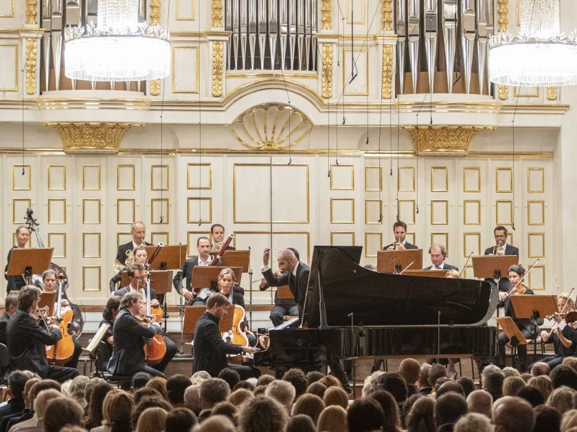 Mozart Matinee Kristian Bezuidenhout Piano Antonello Manacorda Conductor Mozarteum Orchestra Salzburg