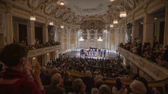 Chamber Concert Christoph Koncz Violin Daniel Ottensamer Clarinet Julia Hagen Violoncello Adélaïde Ferrière Harmonium Renaud Capuçon Violin Guillaume Bellom Piano Alois Posch Double bass Gérard Caussé Viola David Guerrier Horn