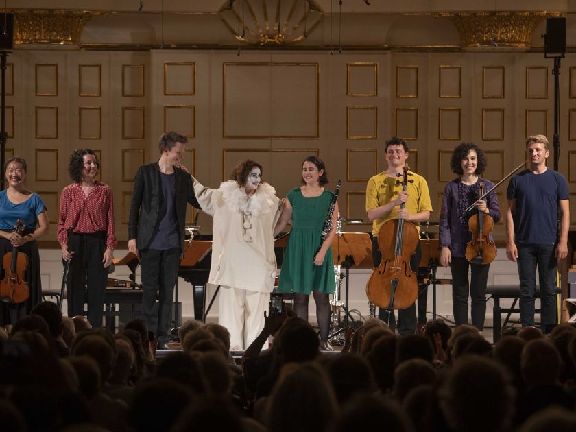 Kammerkonzert Kopatchinskaja & Friends 2021: Meesun Hong Coleman (Violine/Viola), Joonas Ahonen (Klavier), Júlia Gállego (Flöte/Piccolo), Patricia Kopatchinskaja (Sprechgesang/Violine), Iris Zerdoud (Klarinette/Bassklarinette), Thomas Kaufmann (Violoncello), Patrizia Messana (Viola), Johannes Wilhelm (Harmonium)