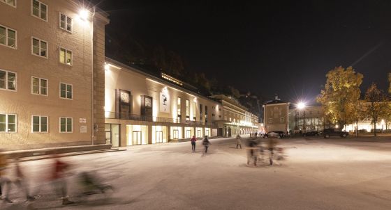 Salzburger Festspiele, Hofstallgasse bei Nacht