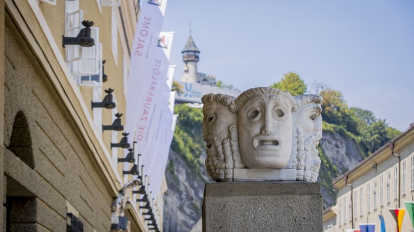 Salzburger Festspiele Hofstallgasse Maskensäule
