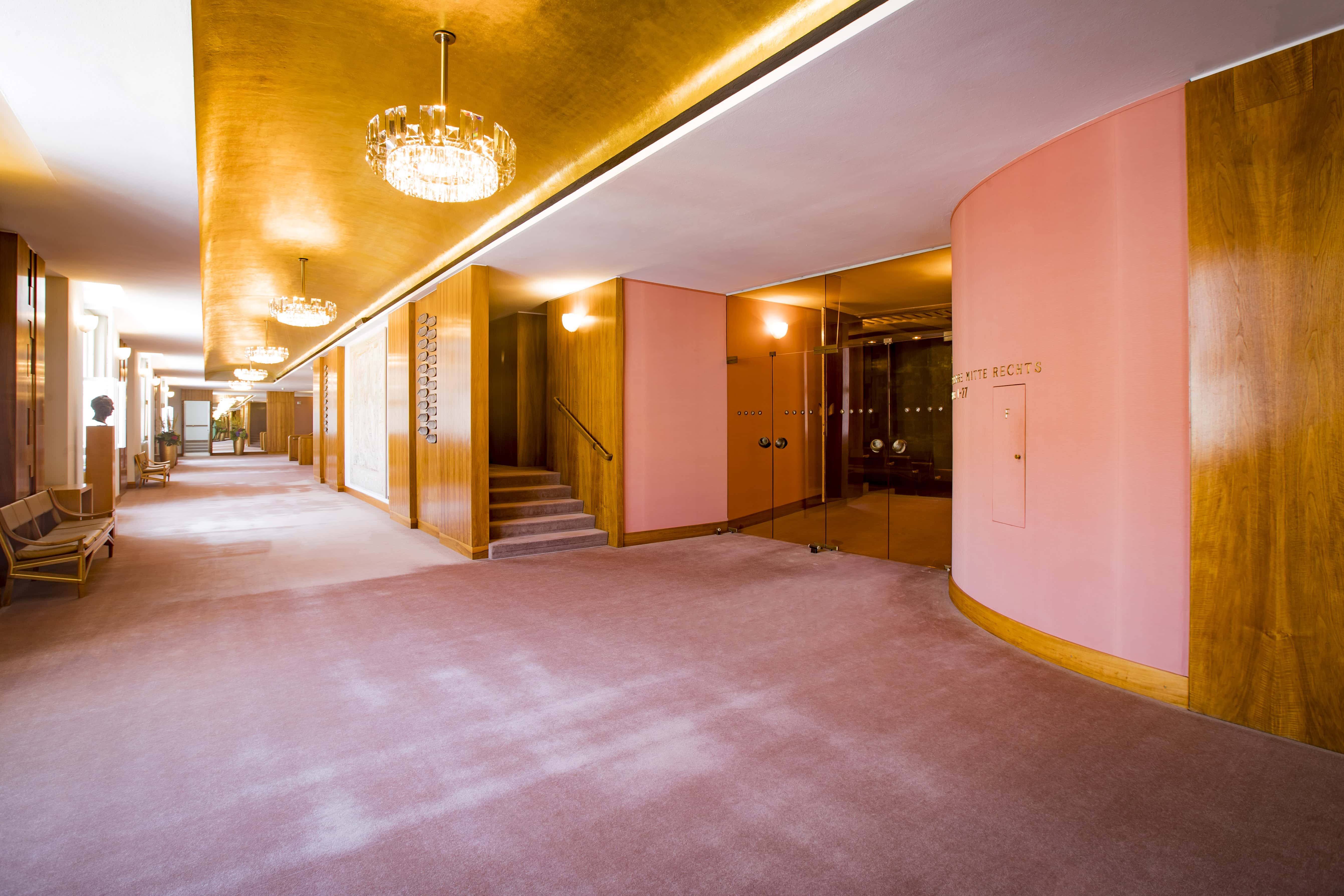 Goldener Floor Grosses Festspielhaus
