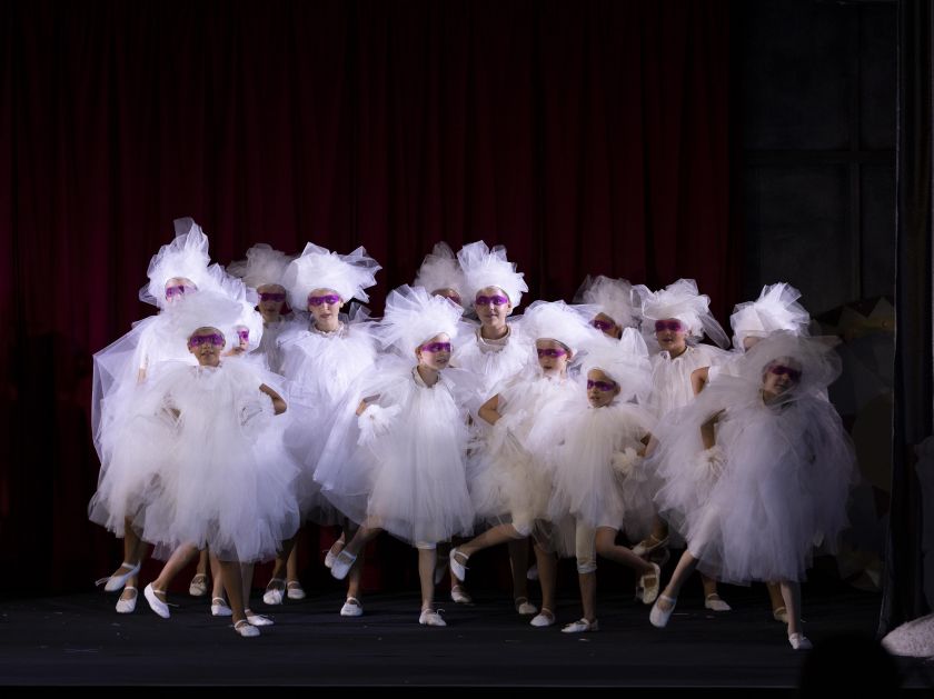 Vom Stern, der nicht leuchten konnte 2021: Salzburger Festspiele und Theater Kinderchor (Tutu)