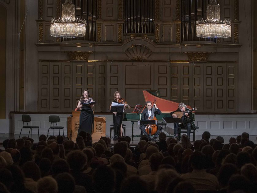 Bach privat Marie-Claude Chappuis Mezzo soprano Maria Krestinskaya Violin Vittorio Ghielmi Viola da Gamba Luca Pianca Lute