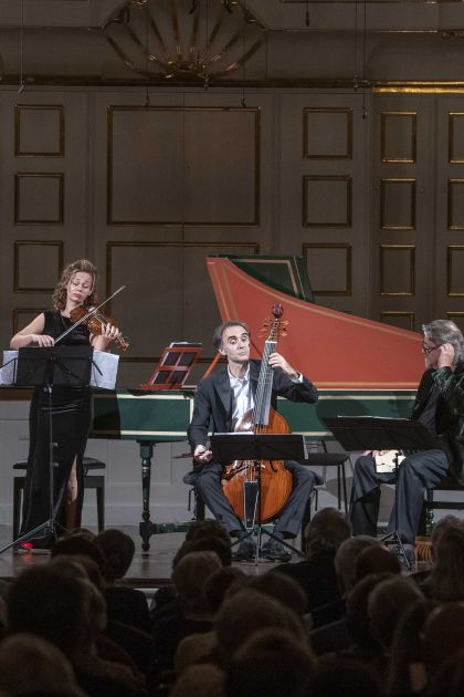 Bach privat Georg Nigl Baritone Magdalena Malec Harpsichord Organ Maria Krestinskaya Violin Vittorio Ghielmi Viola da Gamba Luca Pianca Lute Marie-Claude Chappuis Mezzo soprano