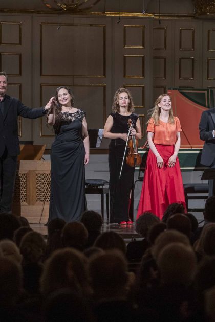Bach privat Georg Nigl Baritone Marie-Claude Chappuis Mezzo soprano Maria Krestinskaya Violin Magdalena Malec Harpsichord Organ Vittorio Ghielmi Viola da Gamba Luca Pianca Lute