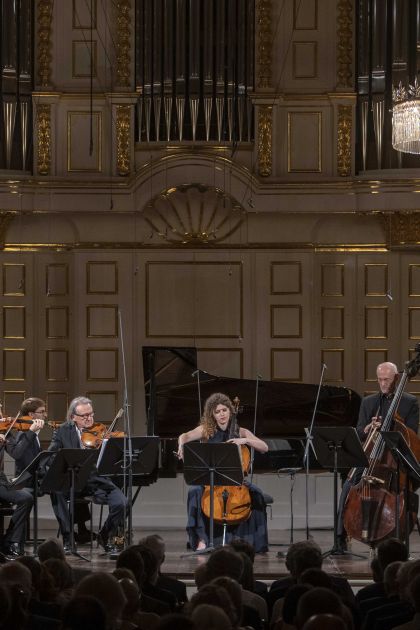 Kammerkonzert Adélaïde Ferrière Harmonium Renaud Capuçon Violine Christoph Koncz Violine Guillaume Bellom Klavier Gérard Caussé Viola Julia Hagen Violoncello Alois Posch Kontrabass David Guerrier Horn Daniel Ottensamer Klarinette