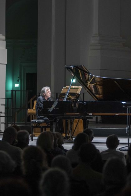 Dietmar Wiesner Flute Bass flute Markus Hinterhäuser Piano Celesta Christoph Sietzen Vibraphone Glockenspiel