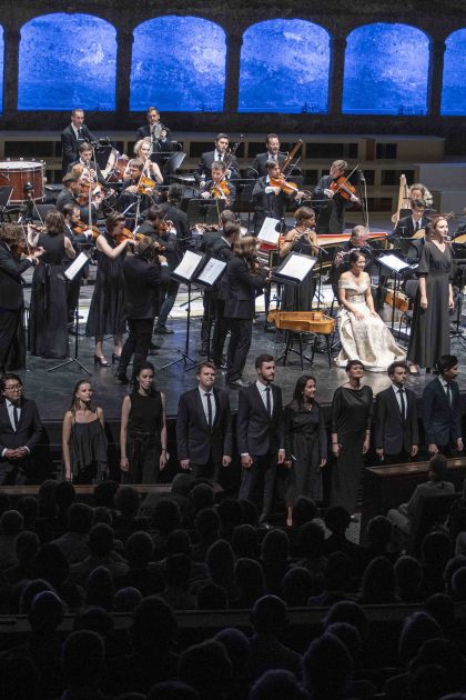 Sara Blanch Sopran musicAeterna Choir