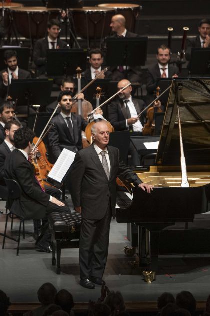 Daniel Barenboim Klavier West-Eastern Divan Orchestra