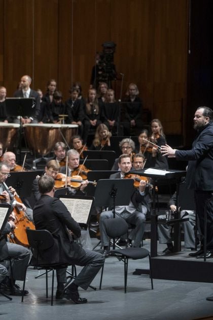 Andris Nelsons Dirigent Salzburger Festspiele und Theater Kinderchor Wiener Philharmoniker